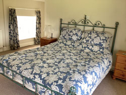 First floor bedroom with king size double bed and en-suite.